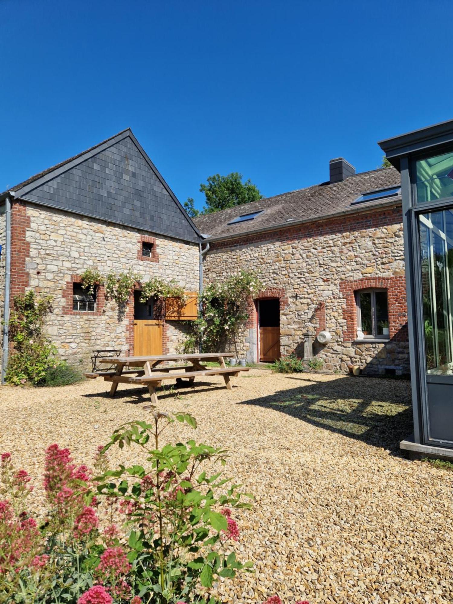 Habitat Bed and Breakfast Momignies Exteriör bild