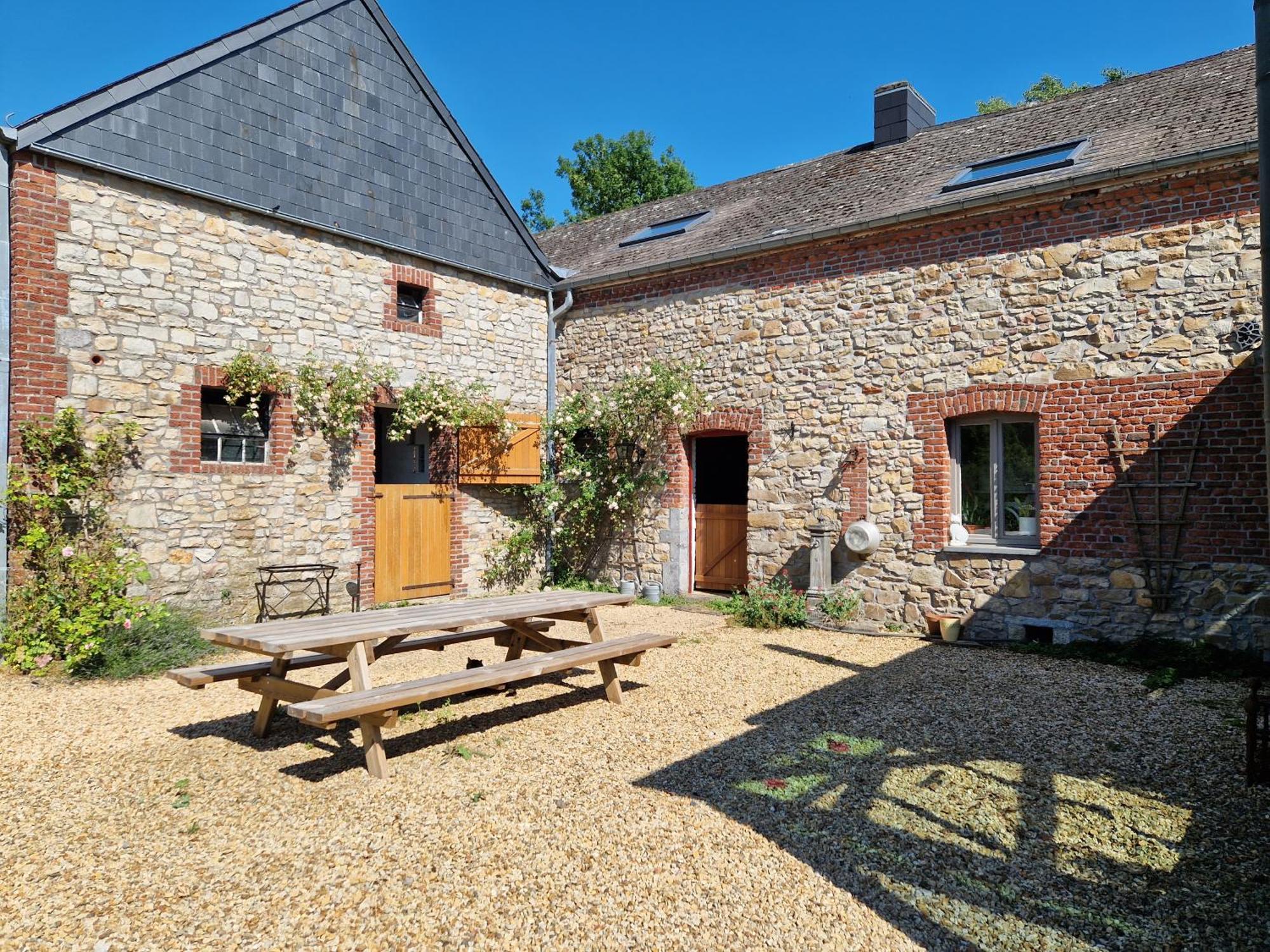 Habitat Bed and Breakfast Momignies Exteriör bild