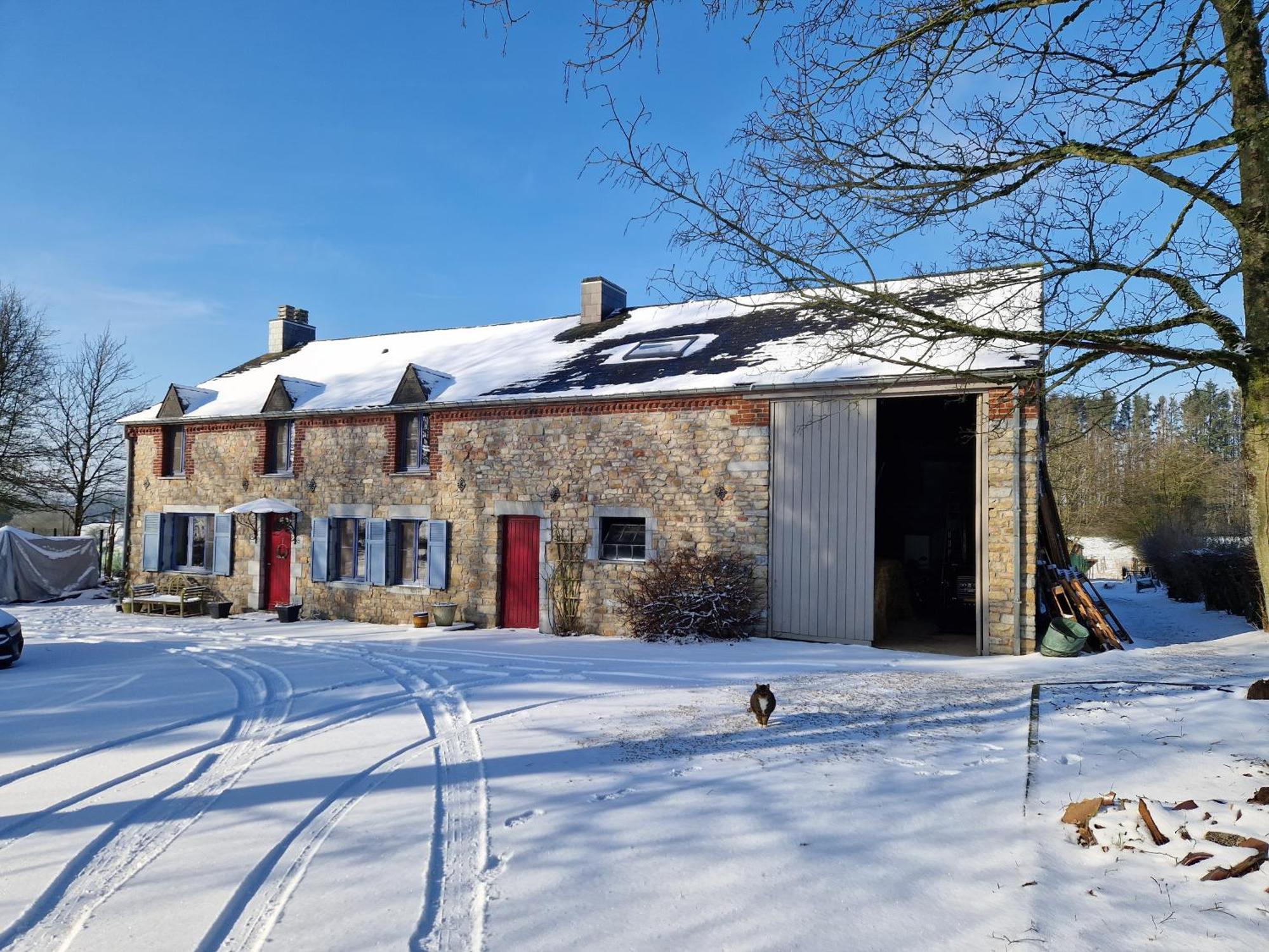 Habitat Bed and Breakfast Momignies Exteriör bild